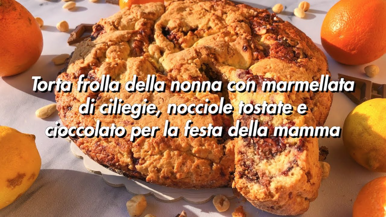 Torta frolla della nonna con marmellata di ciliegie, nocciole e cioccolato per la festa della mamma